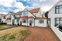 Large Comfy 4 Bedroom House, Ideal for Workers, FREE Parking - Ferienwohnung