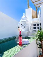 Casa Castelo, Unique Flat w pool in Taviras Historical Centre - B&B Tavira