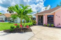 Tropical pool home w/ outdoor TV & living space! - Chambres d’hôtes