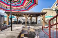 Family-Friendly Main St Gloucester Apt w/ Balcony! - B&B Gloucester