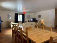 Maison spacieuse et fonctionnelle - 5 chambres, terrasse, parking privé - FR-1-548-27 - B&B