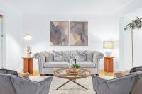 Luxury Wine Country Retreat- Pool, Hot Tub and Games - Chambres d'hôtes Niagara-on-the-Lake