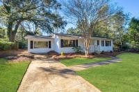 Spacious 4BD - Central Stay with Backyard & Games - B&B Tallahassee