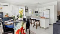 THE White Lotus - Sought after Beachside location with pool - Holiday Yamba - B&B Yamba