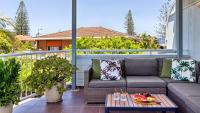 THE White Lotus -Beachside Yamba Townhouse with Pool Near Pippi Beach - Holiday Yamba - Chambres d'hôtes Yamba