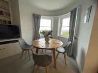 Penthouse Seaside Apartment - Sea Views- Sleeps 7 - Ferienwohnung Littlehampton