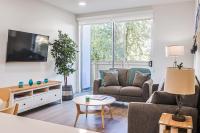 Spacious 2BDR in SM - 5 minutes walk to the beach! - B&B Los Ángeles