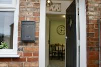 Cozy 2-Bed Home, St Helens - Sleeps 5 - Free WiFi - Ferienwohnung