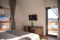 Apartment with Mountain View