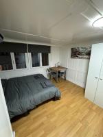 Dreibettzimmer mit Gemeinschaftsbad