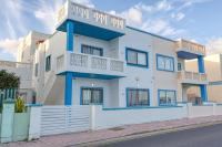 Qawra Seafront with large front terrace - B&B