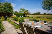 Country cottage in pretty village quay views - B&B Chichester