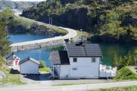 Seafront Holiday Home close to Reine, Lofoten - Chambres d’hôtes Sund