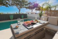 4 Bed Villa - Sleeps 8 - Pool - Garden - Parking - B&B Torre Pacheco