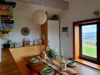 Country cottage with panoramic views - B&B
