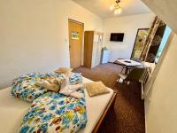 Camera Matrimoniale con Vista Giardino