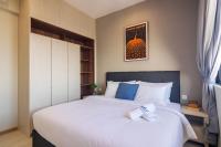 One-Bedroom Apartment with View