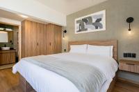 One-Bedroom Loft Apartment with One Queen Bed