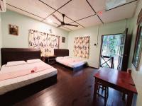 Quadruple Room with Private Bathroom