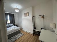 Modern 1 Bedroom Apartment in the heart of Barry, Flat 2 - B&B