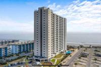 Luxe by the Sea - 5-Star Beachfront Escape - B&B