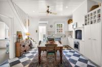 Historic 4 Bedroom Townhouse - B&B