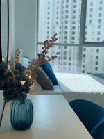 Lake & Beach view Studio in the Center of Marina - B&B Dubai