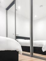 1-BR Flat next to Heathrow Airport London, 3-Beds, Free Parking - Chambres d'hôtes Harmondsworth