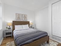 Lawrenceville Central !4 Quiet and Stylish One Bedroom Apartment with Free Street Parking - B&B Pittsburgh