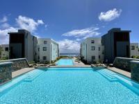 Beachfront Luxury 3 Bedrooms Apartment - B&B