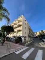 Central Menton Beach Retreat - B&B