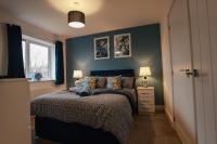 Lovely 3 bedroom house, Sleeps up to 5, 1 comfy double bed, 3 comfy single beds, Suitable for contractors and holiday makers, Quiet area, free wifi, Parking, Garden, - Ferienwohnung