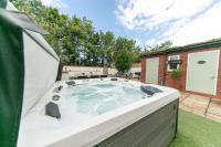 The Hot Tub Townhouse by Holiday Heim - Chambres d’hôtes Lytham St Annes