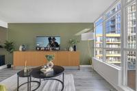 Stylish 3BR Condo Downtown Living w Parking - B&B Toronto