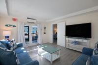 Renovated Ground Floor 2BR Residence with Pool and Spa at Margarita Mansion - Chambres d’hôtes Fort Myers Beach