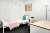 Serene Single Room - Convenient Location in Gregory Hills - Shared Bathroom - B&B