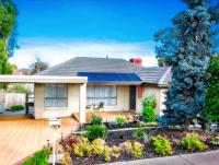 Home in Doncaster with Gardens, Near Shops & Transport - Ferienwohnung