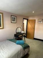 2 Bedroom Cottage By Guest Nest Management Short Lets & Serviced Accommodation Horsham With Free Parking & WiFi - B&B Horsham