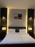 1BHK Modern Family Apartment at Sky Park One - Ferienwohnung