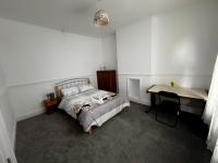 Double-Bedroom in the Heart of Salford Manchester Perfect for Short Stays - B&B Manchester