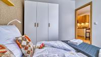 Deluxe One-Bedroom Apartment