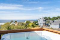 Coastal Retreat with Ocean Views and Hot Tub - B&B Newport