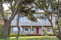 Coastal Retreat with Ocean Views and Hot Tub - Chambres d'hôtes Newport