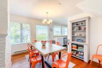 Coastal Retreat with Ocean Views and Hot Tub - Chambres d'hôtes Newport
