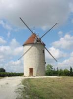 Moulin à vent restauré et classé meublé de tourisme - B&B