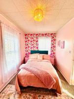 Barbie-1Bed1BathKitchDeckGrill-Sleeps Up to 4 - B&B Russell