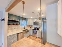 Wheelhouse Wonderland Lakefront Luxury Condo - Bed and Breakfast Lake Ozark