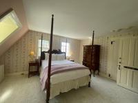 Traditional Queen Room ( No Pets )
