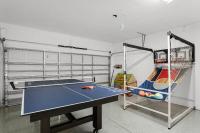 Spacious 6BR Villa with King Beds, Pool & Spa - Ferienwohnung Davenport