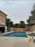 Al Ain Hotel Apartment Family Stay with Balcony and Pool Access - Bed and Breakfast Al Ain City